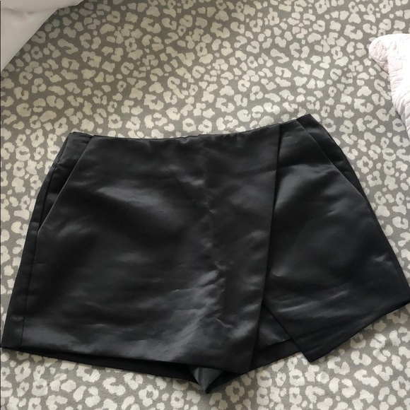 Envelope skort - Picture 2 of 3